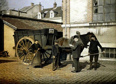 Werknemers van Maison Rohart met een paard en wagen, Reims, Marne, Frankrijk, 1917 door Fernand Cuville